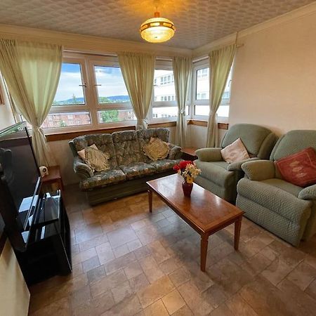 West End Hidden Gem - Modern 2-Bedroom Apartment With Residents Patio Глазго Экстерьер фото