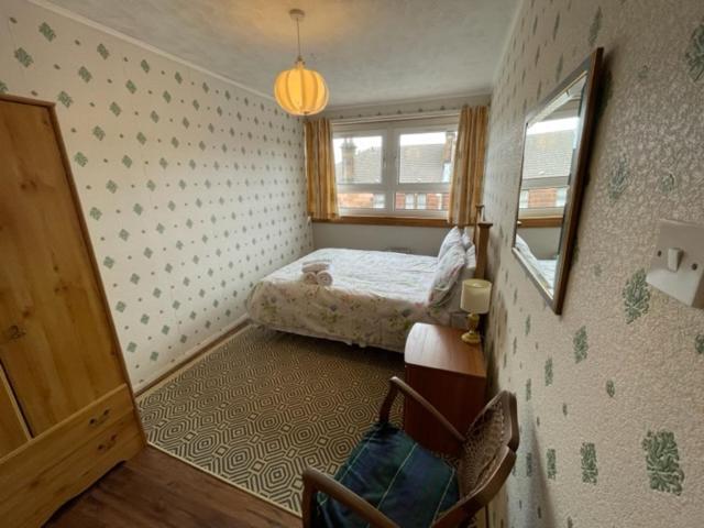 West End Hidden Gem - Modern 2-Bedroom Apartment With Residents Patio Глазго Экстерьер фото