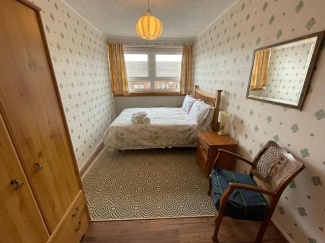 West End Hidden Gem - Modern 2-Bedroom Apartment With Residents Patio Глазго Экстерьер фото